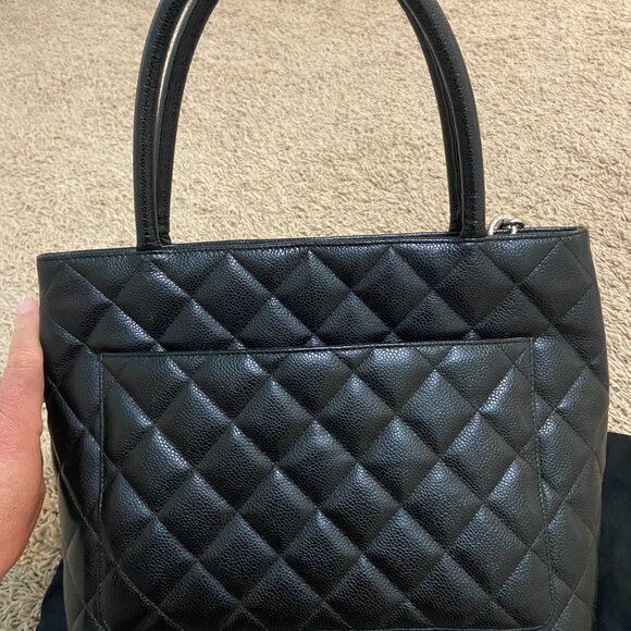 Authentic Chanel caviar leather tote bag with matching wallet - Picture 5 of 9